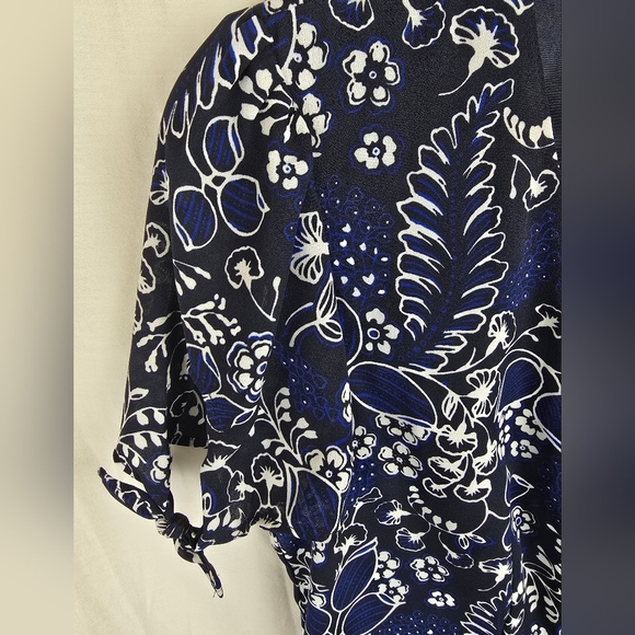 J.Crew Navy and White Floral Short Sleeve Wrap Dress Sz 6 - Picture 4 of 9